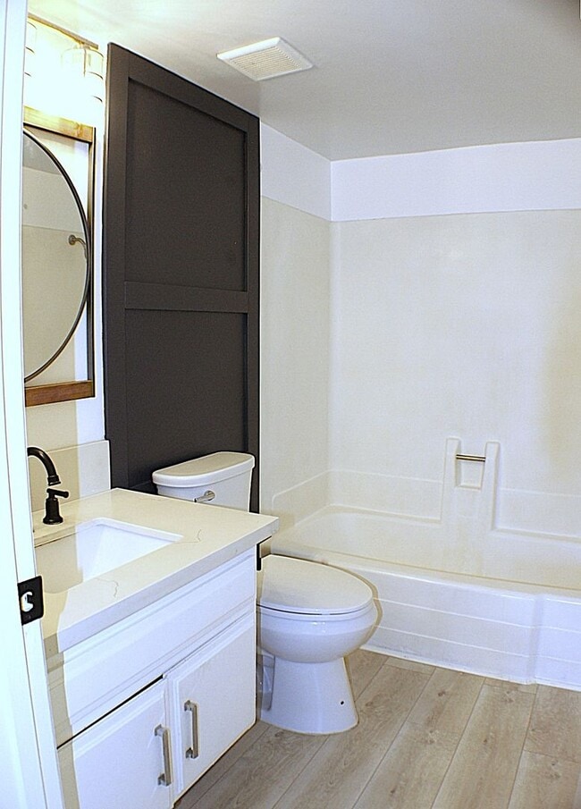 Building Photo - 1 bedroom Meadow Lane Condo available for ...