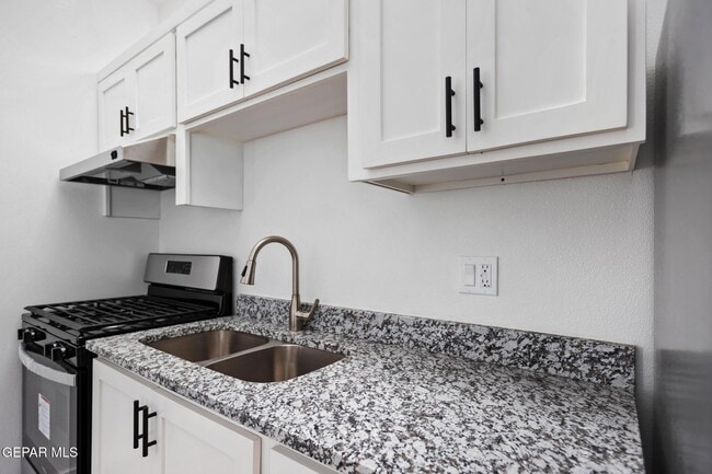 Building Photo - 916 St Vrain St