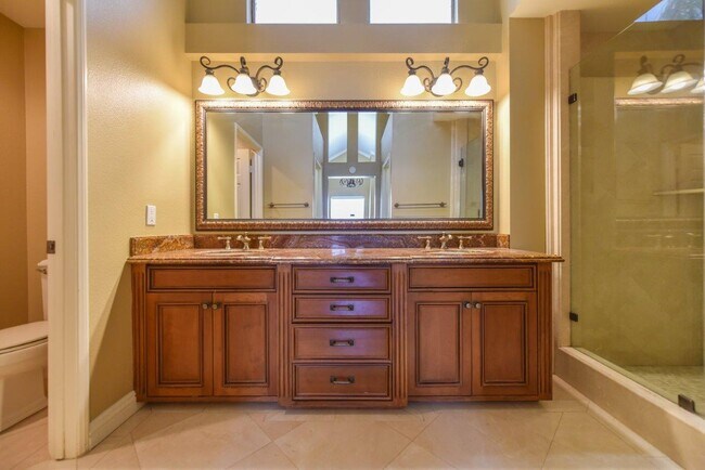 Building Photo - 9 Las Cruces