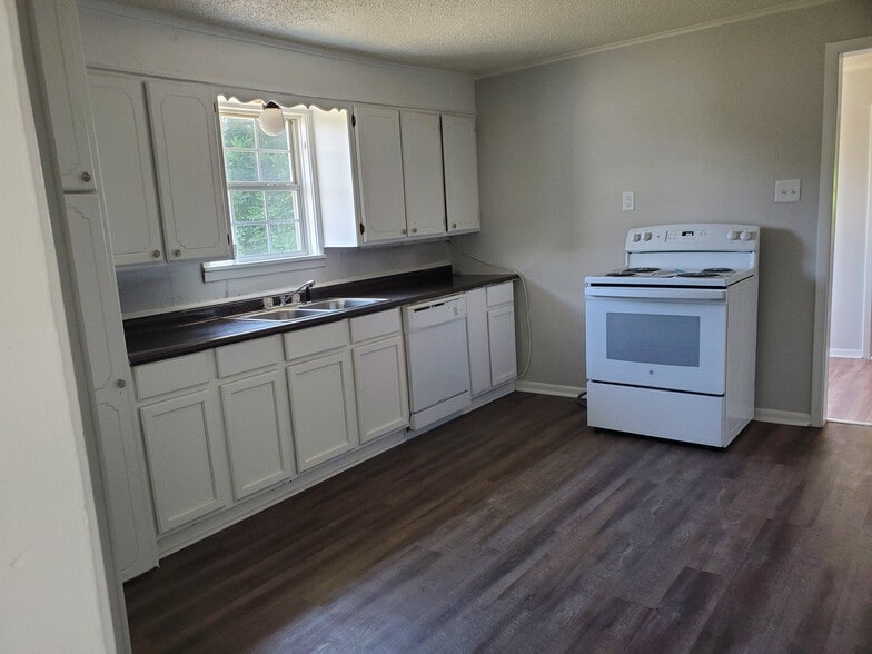 Building Photo - 8240 TX-154