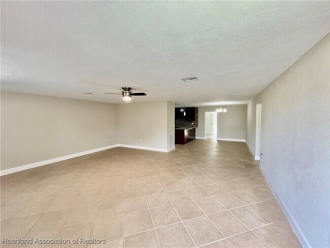 Building Photo - 1409 Palm Way