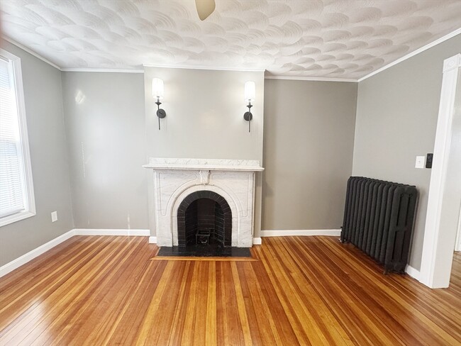 Primary Photo - 19 Saratoga St