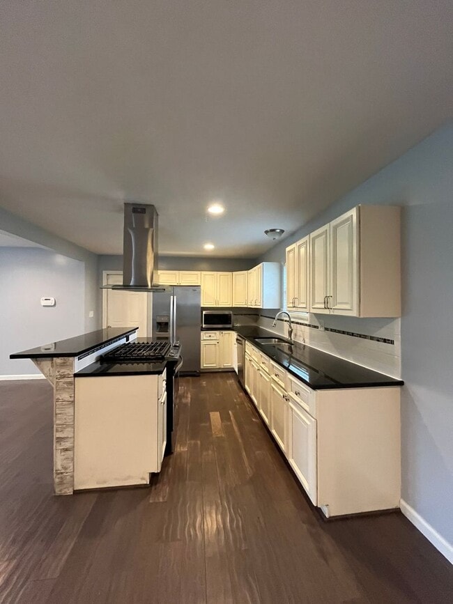Building Photo - Beautiful home, rural setting but close to...