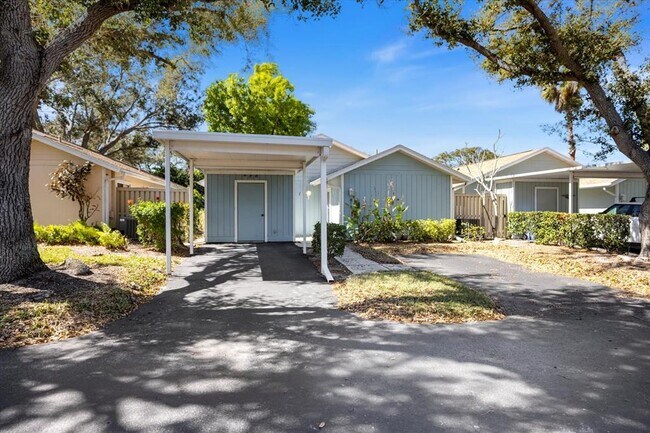 Building Photo - 856 Chatham Dr