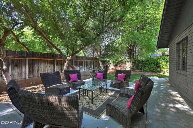 Building Photo - 1428 S Oakley Pl