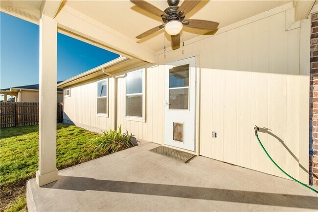 Building Photo - 322 Foxglove Dr