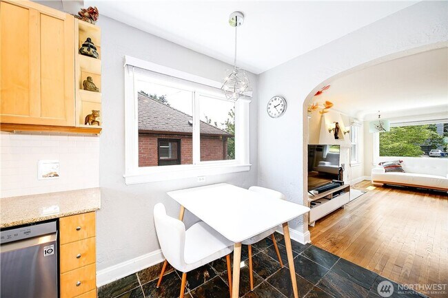 Building Photo - Charming 4 bed, 2 bath, fully fenced, covered deck in convenient location.