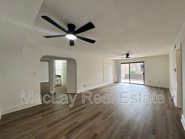 Building Photo - 3825 E Camelback Rd