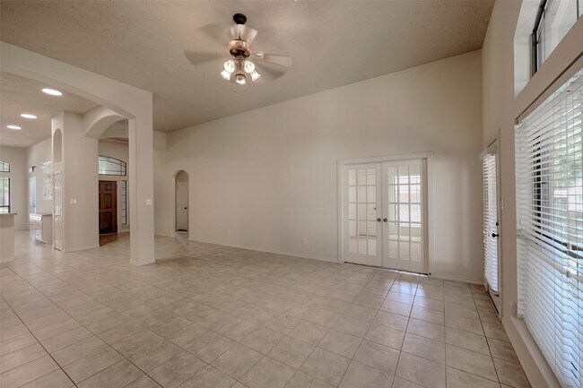 Building Photo - 12460 Lyra Dr