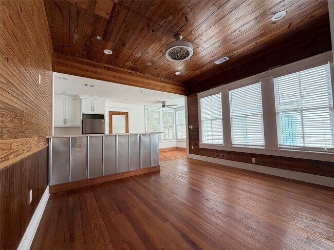 Building Photo - 1014 Avenue M