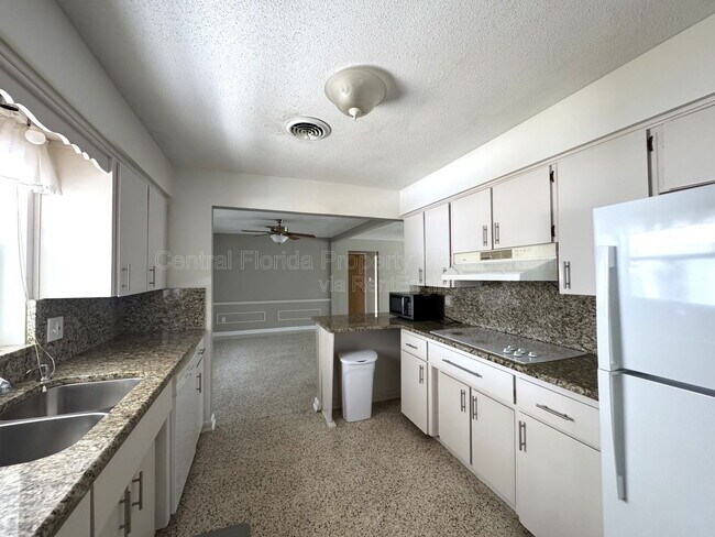 Building Photo - 903 Marscastle Ave