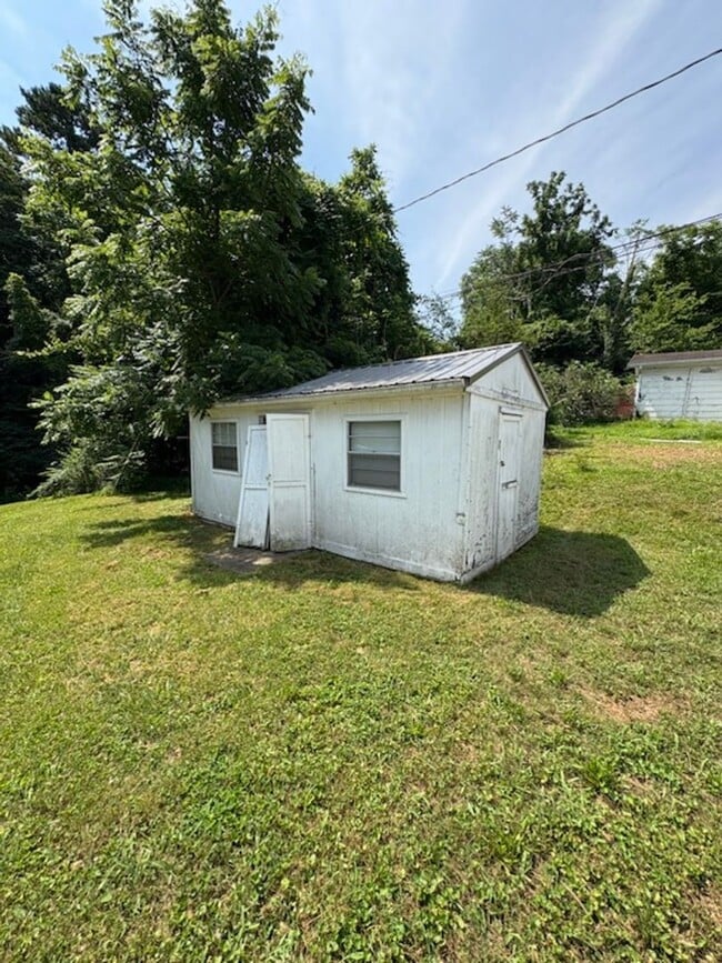 Building Photo - 1810 Dalton Ford Rd