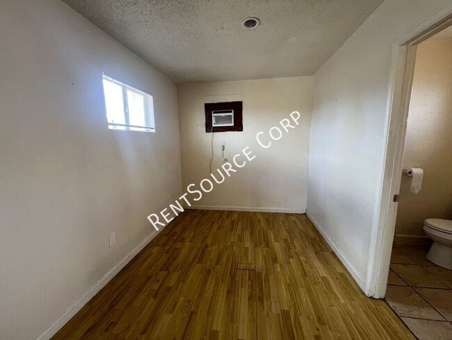 Building Photo - 2542 Main St