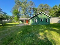 Building Photo - Near Cross Lake! Don’t miss out!