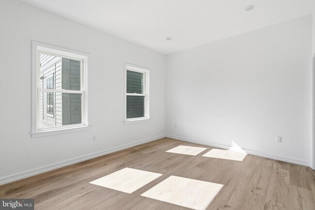 Building Photo - 209 New St