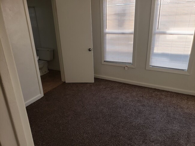 Building Photo - Affordable 1bed/1bath Duplex in Riverbank, 1st month free with 1 year lease.