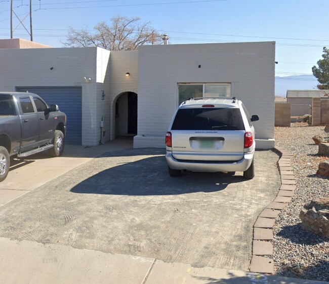 Building Photo - 572 Star Villa Cir SE