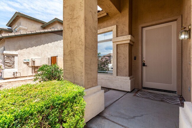 Building Photo - 5 Bedroom home in Chandler