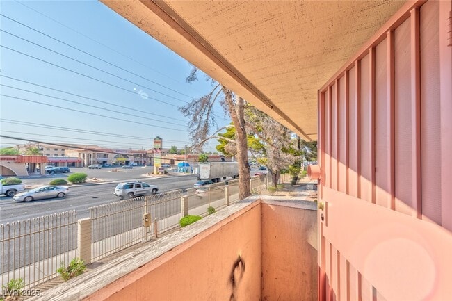 Building Photo - 2408 Paradise Village Way