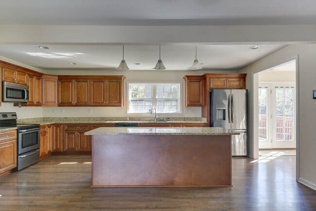 Building Photo - 2 Alden Ave