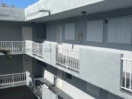Building Photo - 1725 W 60th St
