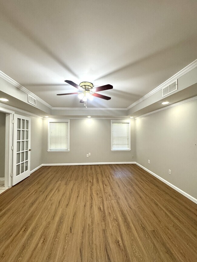 Building Photo - 137 Towne Park Dr