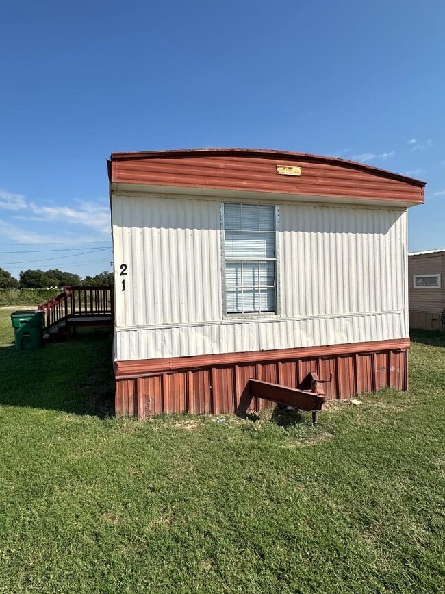 Building Photo - 150 Private Road 1610