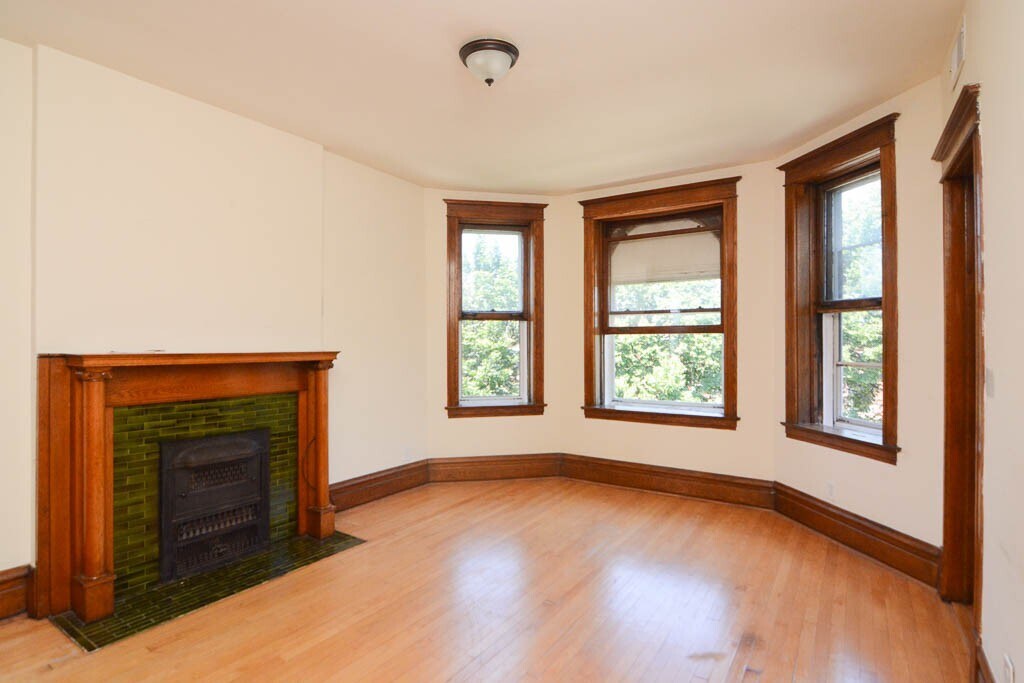 Building Photo - 2234 W Walton St