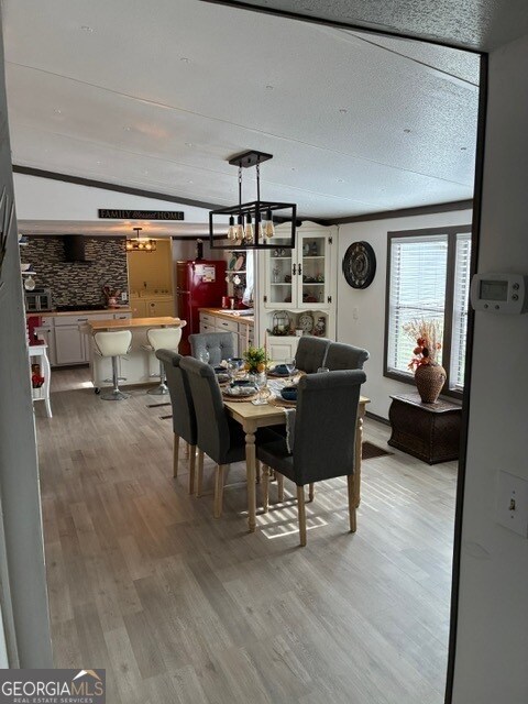 Building Photo - 215 Lynn Dr