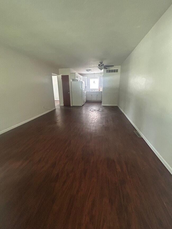 living room/kitchen - open concept - 1394 Shirley St
