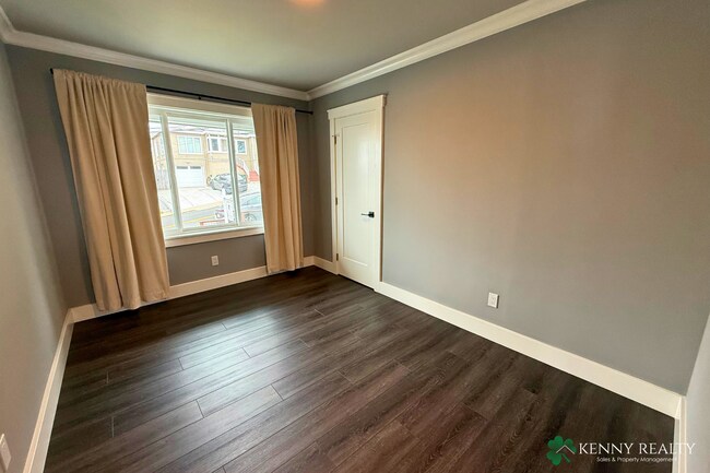 Building Photo - 424 Manor Dr