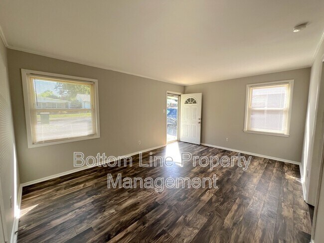 Building Photo - 1529 Newcastle St