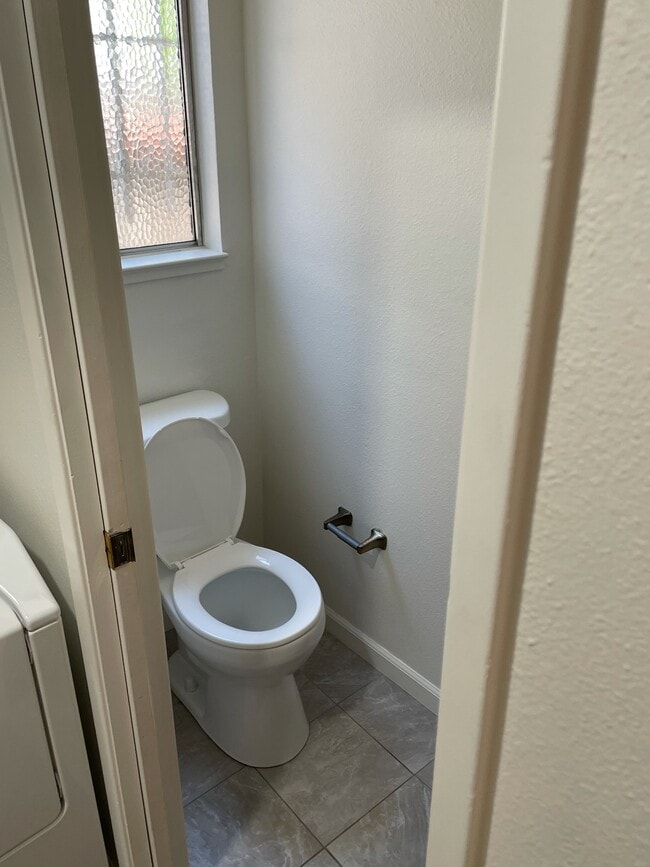 Building Photo - 2631-2631 V St