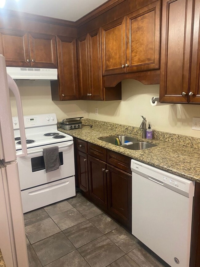 Building Photo - 246 White Bridge Pike