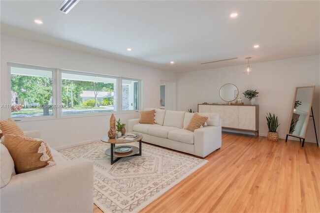 Building Photo - 920 Alava Ave