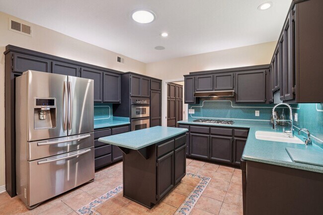 Building Photo - 29 Lakeshore Dr