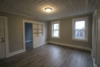 Building Photo - 10 Arch St