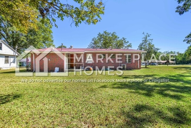 Building Photo - 208 Webb Ave