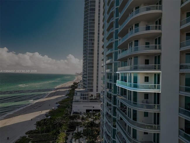 Building Photo - 16047 Collins Ave