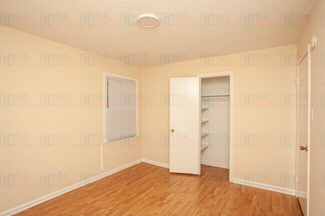 Building Photo - 8722 Rollingwood Rd