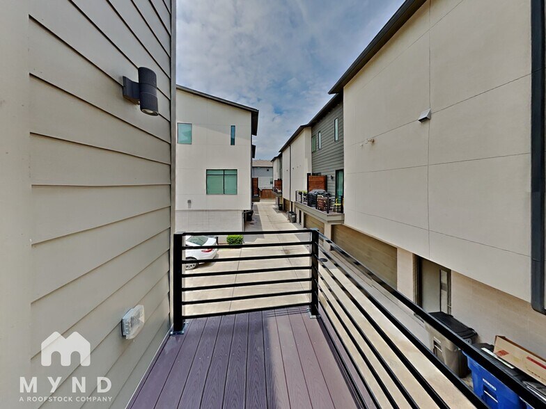 Building Photo - 2109 Bennett Ave