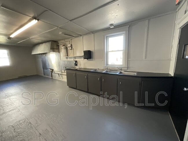 Building Photo - 477 High St