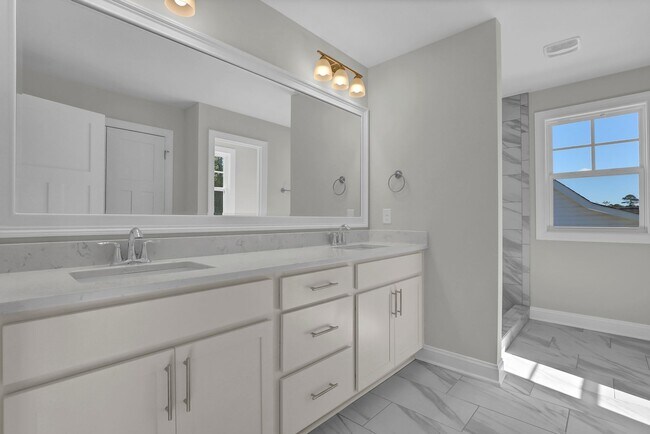 Building Photo - 4 bedroom, 3.5 bath Hampstead home in Sanc...