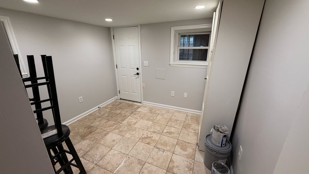 Building Photo - 1342 Park Rd NW