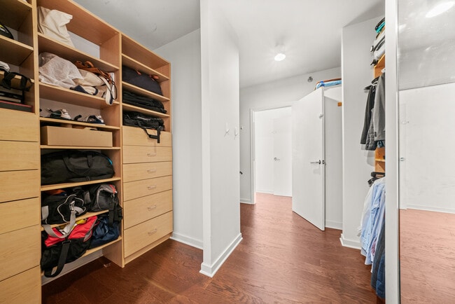 Building Photo - 501 N Clinton St