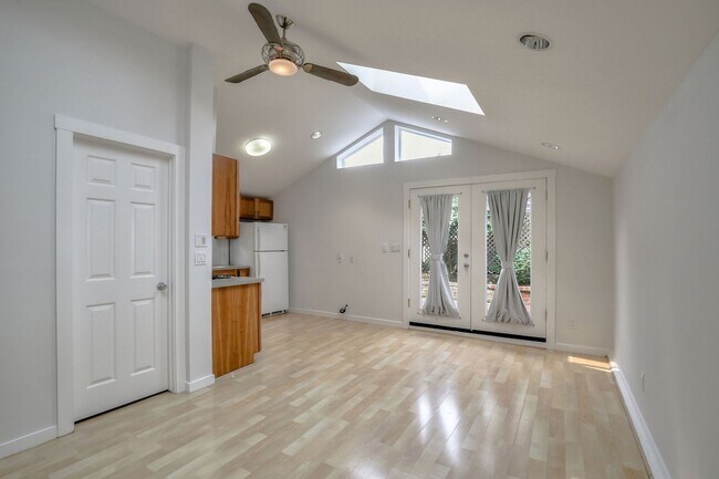 Building Photo - 3669 Madrone Ave