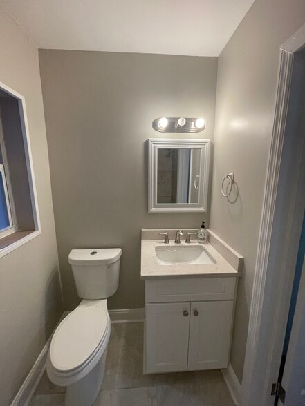 Building Photo - 124 W 4th Ave