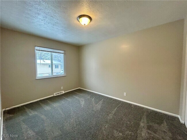 Building Photo - 4169 Vira Rd