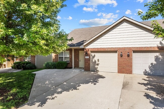 Building Photo - 701-703 Glenstone Dr.