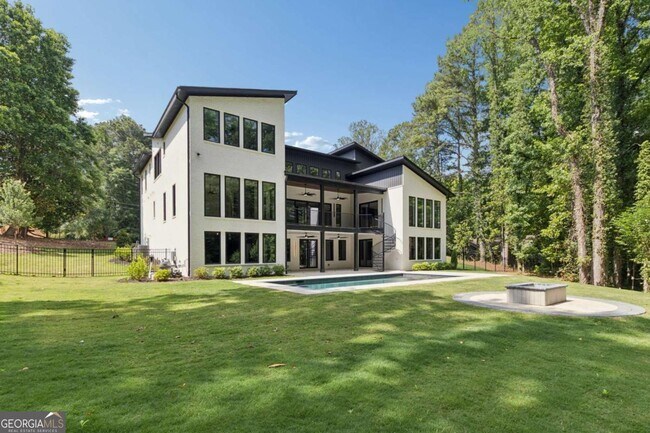 Building Photo - 1000 Clementstone Dr NE